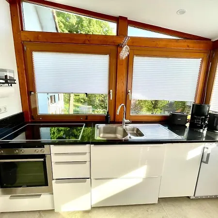 Neu Renovierte Mit 2 Separaten Schlafzimmern
