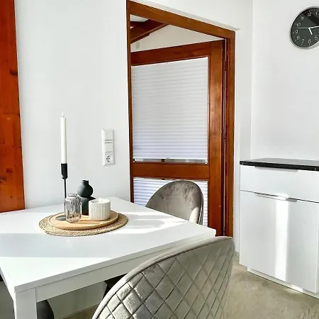 Apartamento Neu Renovierte Mit 2 Separaten Schlafzimmern *